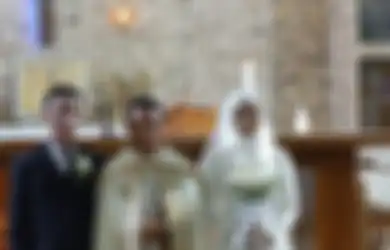 Picu Kontroversi, Ini Foto Pernikahan Wanita Berhijab dengan Pria Katolik di Gereja, Ustaz Abdul Somad Sampai Buka Suara
