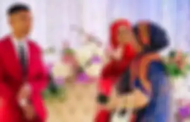 Datang ke Kondangan Mantan Calon Menantu yang Pacari Putrinya 5 Tahun, Ibu Ini Menangis Tersedu-sedu hingga Akui Kesalahan Anaknya: Bahagia Sampai Maut Memisahkan