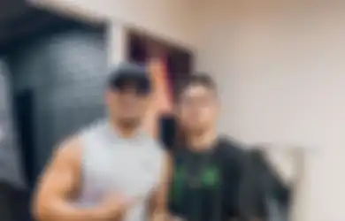 Indra Kenz Girang Pamer Foto Live Bareng Deddy Corbuzier, Duit Haram Binomo Cuma Numpang Lewat di Rekening Ayah Azka
