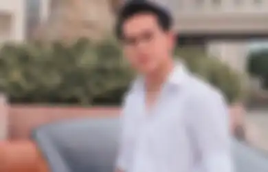 Gayanya Bak yang Punya Indonesia, Begini Aksi Indra Kenz Pamer Kekayaan Hasil Nipu, Berawal dari Iseng Beli Tesla Jam 3 Pagi hingga Terancam Tak Bisa Tidur di Balik Bui!