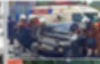 Tabrak Pembatas Jalan Sampai Bagian Depan Mobil Ringsek, MUA Ini Kecelakaan Saat Perjalanan ke Rumah Pengantin hingga Tewas dalam Kondisi Hamil!