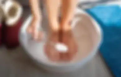 Bisa Merelaksasi, Rendam Kaki Pakai Air Hangat dengan Tambahan Bahan Ini Agar Masalah Kesehatan Tak Datang Lagi
