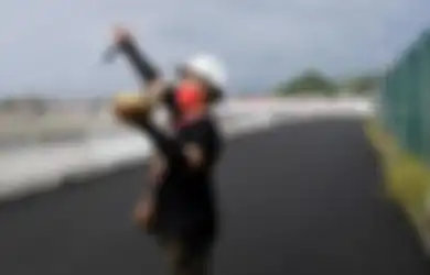 Aksinya Sempat Dicibir, Pawang Hujan Sirkuit Mandalika Sukses Curi Perhatian Dunia, Dipuji Media Asing hingga Akun Resmi MotoGP