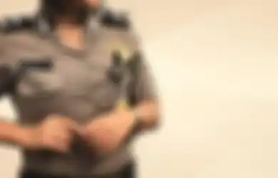 Terlibat Aksi Saling Dorong, Polwan Ini Ditampar Emak-emak, Pilih Lapor Pelaku ke Polisi!