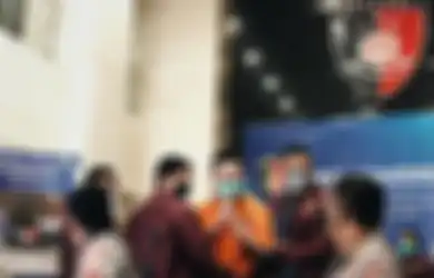 Muncul dengan Tangan Terborgol, Indra Kenz Beri Pesan Penting Agar Masyarakat Tak Sembrono Dalam Memilih Investasi: Hati-hati Semua Punya Risiko!