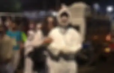 Mirip Halloween Lokal, Pawai Obor di Ciganjur Diramaikan Ondel-Ondel dan Kostum Pocong Warga