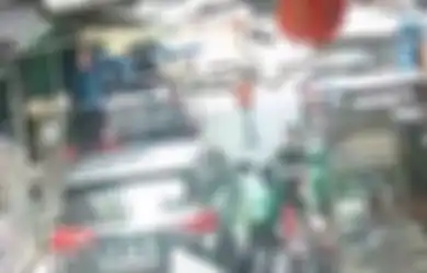 Heboh Driver Ojol Emosi hingga Aniaya Pengendara Mobil, Terbongkar Identitasnya yang Bikin Kaget!