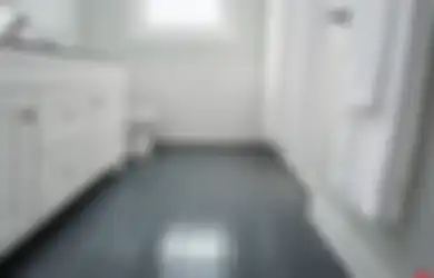 Iseng-iseng Tuang Garam Saat Bersihkan Lantai Kamar Mandi, Hewan Menjijikan Ini Tak Akan Muncul Kembali!