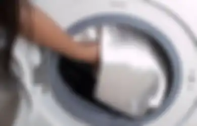 Hati-Hati Saat Mencuci Kain Sutra, Ikuti Panduan Berikut agar Kain Tetap Aman!