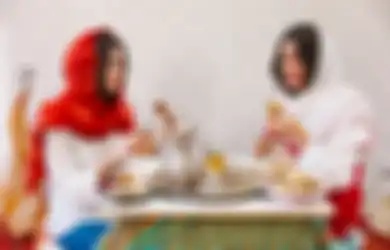 Biar Lebih Nyaman, Coba 5 Cara Ini Buat Atasi Kekenyangan Setelah Sahur!