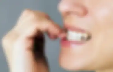 Kebiasaan Menggigit Kuku Bisa Jadi Tanda Bagi Kesehatan Mental Lo!