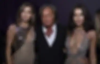Bella dan Gigi Hadid Bukber Bareng Ayahnya, Keluarga Hadid Sambut Ramadan