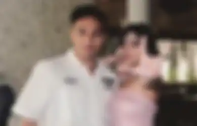 Dibanding-bandingkan dengan Taj Belleza, Livy Renata Banjir Hujatan Gegara Pose Begini dengan Jefri Nichol, Dinilai Kalah Jauh dari Putri Reuben Elishama
