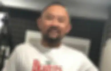 Tak Ada Raut Muka Sedih, Presenter ini Bahagia Ditemani Sang Ibunda Bekerja Usai Layangkan Gugatan Cerai pada Sang Istri yang 14 Tahun Bersama