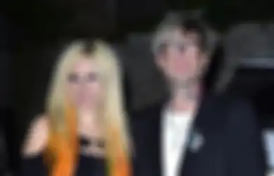 Timeline Hubungan Avril Lavigne dan Mod Sun Teman Duetnya, Kini Dilamar!
