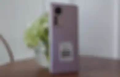 Unboxing Xiaomi 12 Pro Indonesia, HP Flagship Dengan Snapdragon 8 Gen 1 dan Kamera 50MP