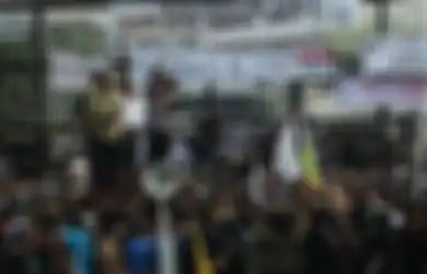 Kantor Berita Internasional Terbesar di Dunia Soroti Aksi Polisi Tembakkan Gas Air Mata ke Mahasiswa di Demo 11 April 2022, Perdebatan Perpanjangan Masa Jabatan Presiden Ikut Disinggung