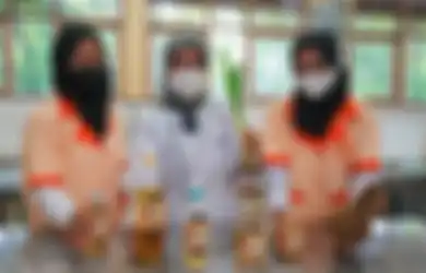 Minyak Goreng Langka, Mahasiswa Unnes Bikin Minyak dari Kelapa Lokal