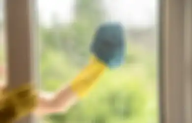 Aneka Tips Harian, Ibu-ibu Wajib Tahu! Begini Cara Membersihkan Kaca Jendela agar Mengkilap dan Kinclong