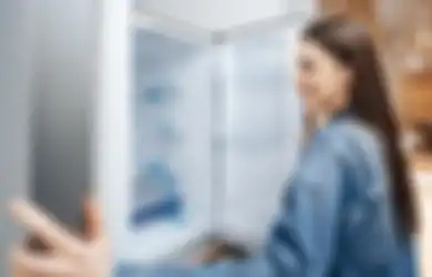 Nggak Nyangka Bisa Langsung Lenyap dalam Hitungan Menit, 2 Tips Sederhana Ini Bisa Hilangkan Tumpukan Bunga Es di Freezer