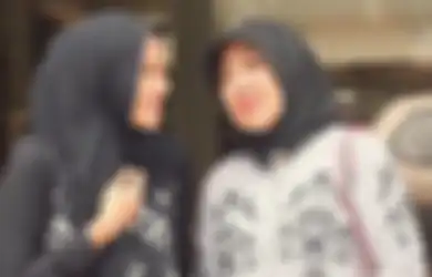 Alya Zurayya Umrah Bareng Mamah Hadiah dari Menang Kontes Nyanyi