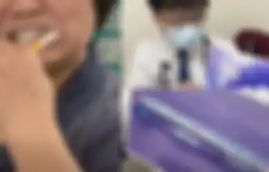 Akibat Terburu-buru, Wanita Ini Tak Sengaja Telan Sikat Gigi Berukuran 18 Cm, Masih Sempat Lakukan Rutinitas Ini Selama 7 jam Sebelum ke Rumah Sakit