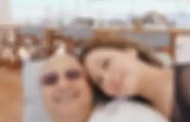 Batalkan Kerjaan di Luar Negeri demi Maia Estianty, Irwan Mussry Tertangkap Kamera Lakukan Aksi Romantis Ini sebelum Sang Istri Dioperasi