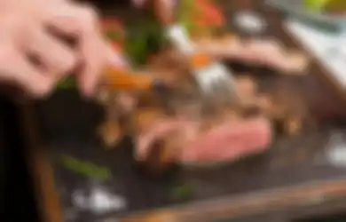 Buang Jauh-jauh Panci Presto, Ternyata Ada Cara Mudah Masak Daging Empuk Sampai ke Dalam-dalam, Tukang Sate Bocorkan Rahasianya Cuma Pakai 1 Bahan Ini!