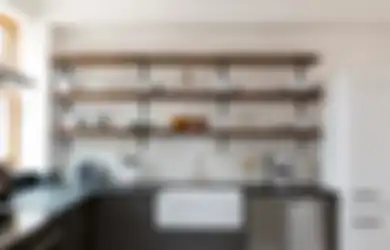 Ingin Tetap Apik di Dapur dengan Rak Terbuka? Simak Tips Berikut Ini!