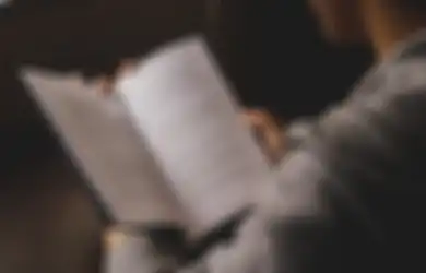 Jangan Langsung Buru-buru Tidur, Kebiasaan Baca Buku Jelang Istirahat Malam Ternyata Baik Buat Otak, Nggak Percaya?