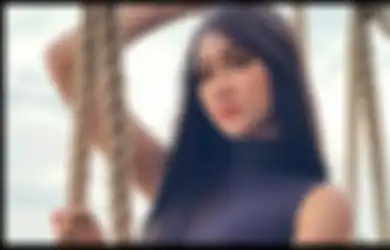 Tampil Lebih Tertutup di Hari Lebaran, Lucinta Luna Bikin Pangling Warga Sekompleks: Wah Bude