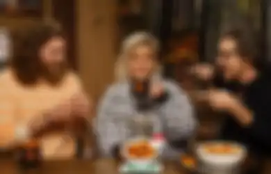 Agnez Mo Kenalkan Makanan Ceker Setan di Program Show Amerika