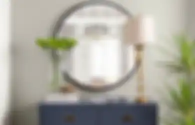 Banyak Aliran Feng Shui, Bingung Mencari Jawab  Boleh Tidaknya  Cermin  Dipajang Menghadap Pintu? Cek Yuk!