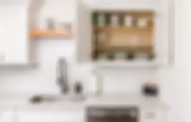 Kurangi Jumlah Kabinet atau Lemari Atas untuk mengurangi Kekacauan di Dapur, Ikuti Tips Berikut Ini!