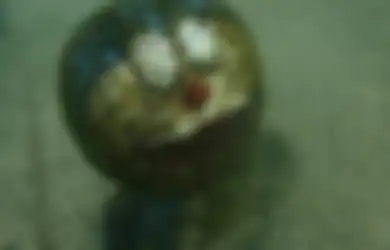 Seperti Adegan Anime yang Berubah Jadi Nyata, Doraemon Ditemukan Terkubur Di Laut