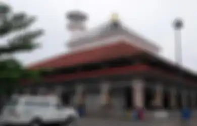 5 Pantangan Bagi Umat Islam Terpampang di Gapura, Ini Sejarah Masjid Sunan Ampel Surabaya, Ramai Dikunjungi Wisatawan Lokal Hingga Mancanegara di Akhir Bulan Puasa