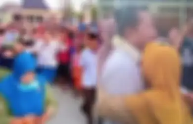 Gelontorkan Rp 2,8 Miliar Demi Bangun Jalan di Desanya, Crazy Rich Grobogan Justru Tak Kuasa Tahan Tangis Dapat Perlakuan Ini Saat pulang ke Kampung Halaman