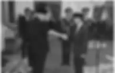 Serupa tapi Tak Sama, Hari-hari Terakhir Soeharto dan Soekarno