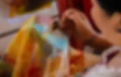 Jawaban Apa Manfaat yang Dirasakan Ketika Batik Semakin Dikenal