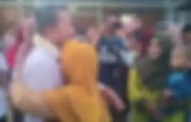 Dikalungi Bunga dan Disambut Bak Pejabat Negara Saat Mudik, Crazy Rich Grobogan Menangis Haru, Joko Suranto: Saya Melihat Kebahagiaan di Mata Warga
