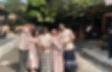 'Waktu itu Dia yang Bikin', Keluarga Faisal Tampil Kompak dengan Balutan Busana Lebaran yang Seragam, Singgung Soal Peran Bibi Ardiansyah & Vanessa Angel
