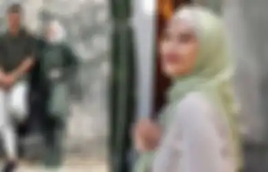 Adiknya Kepergok Elus-elus Mesra Tangan Amanda Manopo, Kakak Kandung Arya Saloka Tulis Pesan Cinta Begini ke Putri Anne