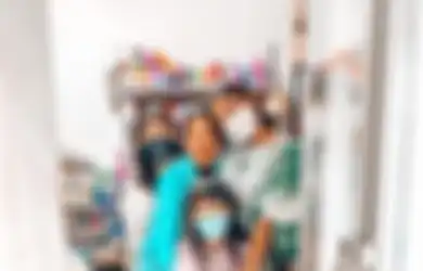 Ayahnya Beda Agama, Gisel Ikut Lebaran di Kampung Oma, Foto Liburan Gempi Ramai Dikomentari