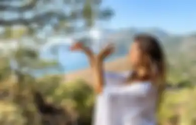 Pantas Bule Foto Tanpa Busana di Pohon Keramat Buru-buru Minta Maaf, Ternyata Punya Bisnis Mentereng Ini di Bali
