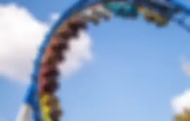 Heboh, Rollercoaster Mendadak Berhenti Pas Posisi Terbalik, Puluhan Penumpang Histeris 45 Menit
