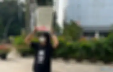 Bawa Poster Kardus di Jalan, Five Monkeys Burger Deklarasikan 5/5 Hari Burger Nasional