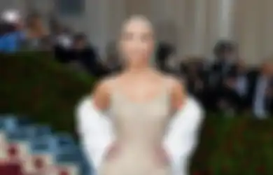 Kim Kardashian Menang Lelang Liontin Putri Diana. Harganya Fantastis!