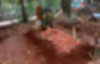 Tampil Layaknya Perempuan Tapi Aslinya Lelaki, Ending Pemakaman Selebriti Ini Jadi Sorotan