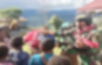 Buat Senyum Masyarakat Intan Jaya Merekah di Tengah Teror KKB Papua, Pasukan Kostrad Tetap Lakukan Hal Mulia Ini di Hari Raya Idul Fitri