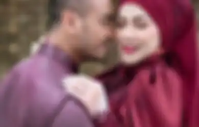 Jauh dari Imej sebagai Pasangan Artis, Venna Melinda dan Ferry Irawan Tak Segan Pakai Baju Lusuh Bahkan Bolong demi Lakukan Ini